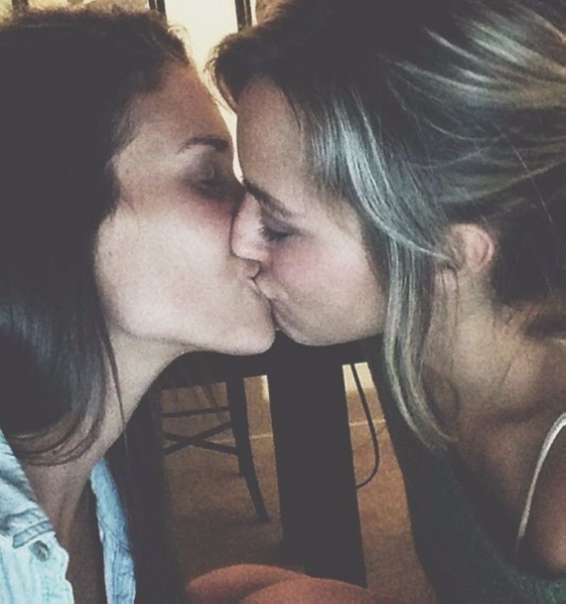 Lots different girls kissing pictures