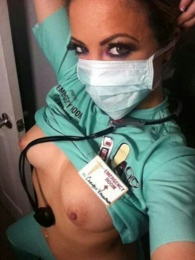 Голая девушка в больнице фотографии