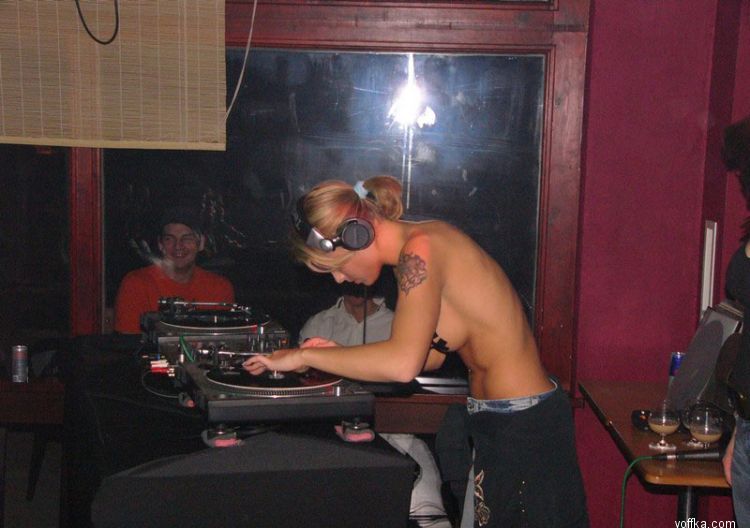 Niki Belucci - The topless DJane