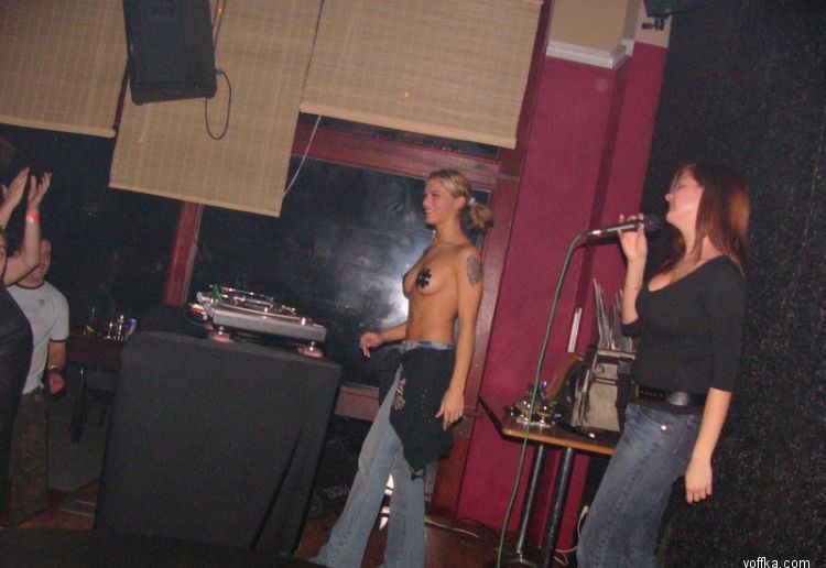 Niki Belucci - The topless DJane
