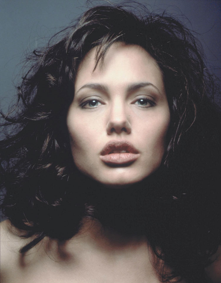 Angelina Jolie ( )