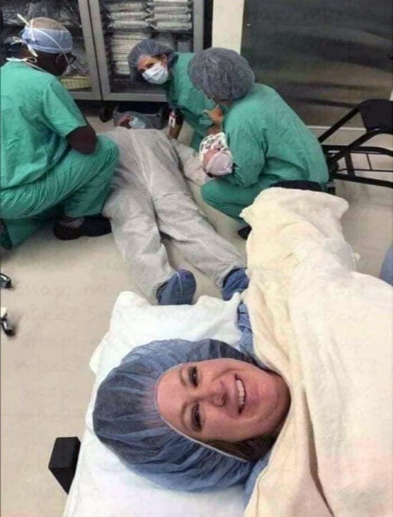Муж пришёл вместе с женой в комнату для родов, чтобы подбодрить её