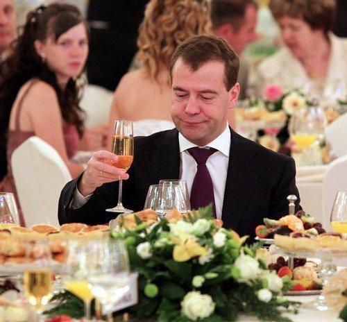 Твоё лицо когда ты Медведев и у тебя сегодня день рождения 
