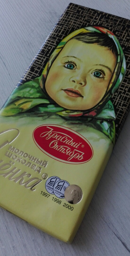 Девочка с обертки шоколада «Аленка» хотела 5 миллионов рублей за свое лицо