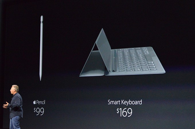Шел 2015 год. Apple изобрела стилус и клавиатуру.