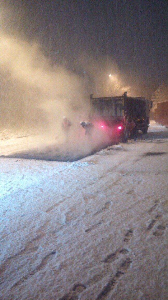 Угадайте, что делают во Владивостоке во время снегопада?