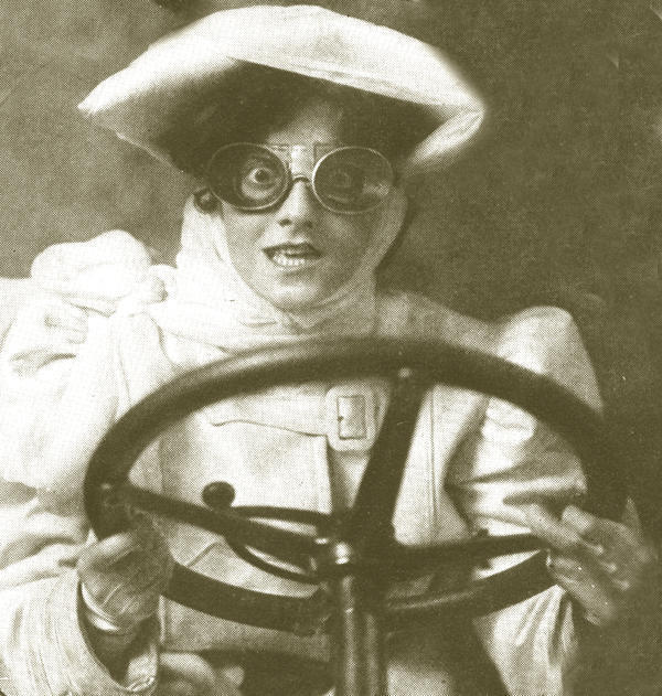 Женщина за рулём, 1900-е
