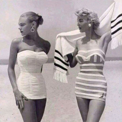 А в 50-х годах платья называли купальниками