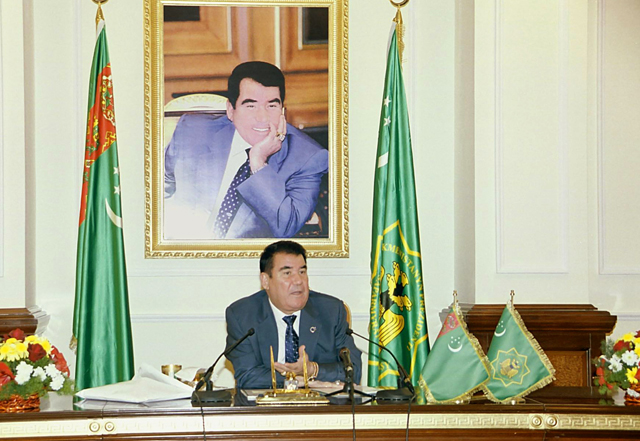 <br />
Секс без радости и золотые зубы на полку: хроники туркменских реформ