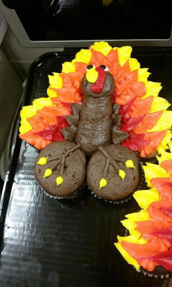 Это торт в виде индейки ко Дню Благодарения, а не то, о чем вы подумали.
