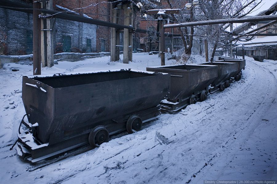 Вагонетка 1 2. Вагонетка шахтная. Купание в вагонетке. Медная вагонетка. Вагонетка купаться.