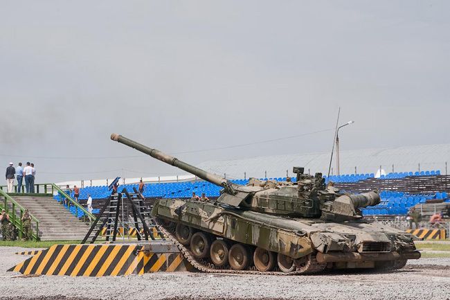 Репетиция танкового шоу в Жуковском