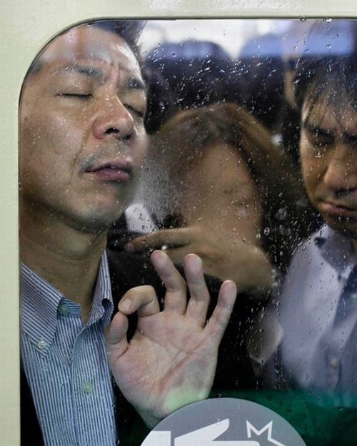 Снова на работу: токийское метро