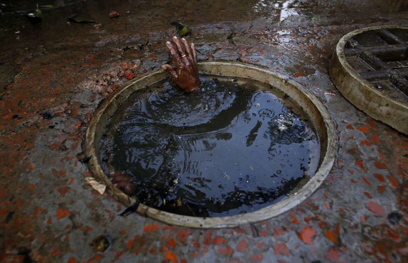 Чистильщик канализации в Бангладеш