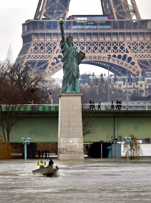 Париж уходит под воду