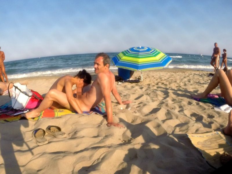 Что на самом деле происходит на нудистских пляжах