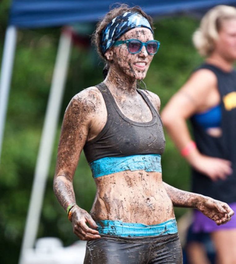 Женщина мои грязные. Женщина мои грязные. Женщина мои грязные. Мелкая девчонка в грязи. Эммаус нашествие 2008.