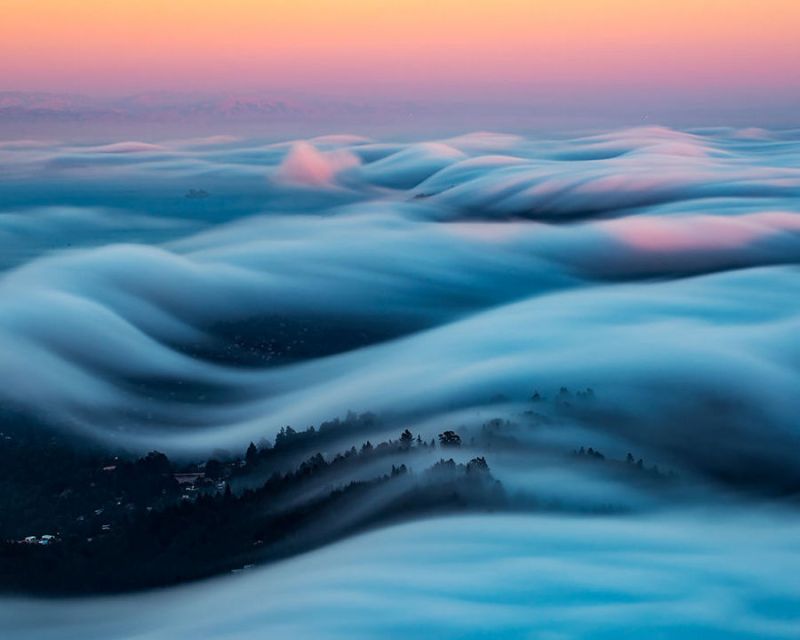 Потрясающие волны тумана