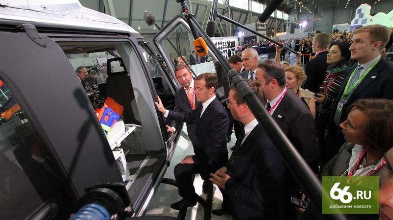 Медведев посетил промышленную выставку