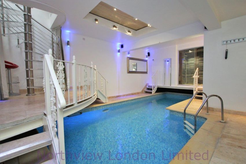 Квартира с бассейном в Лондоне за 1,2 млн. фунтов стерлингов.