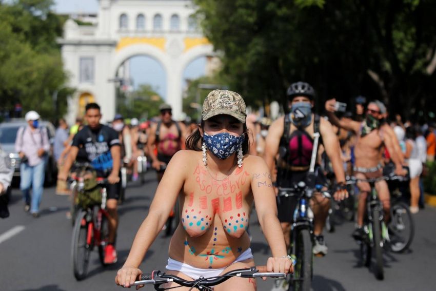 Голый велопробег в Мексике 
