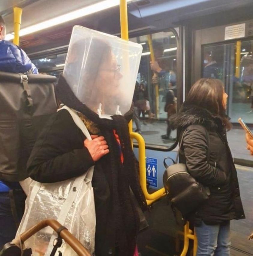 В метро юмор