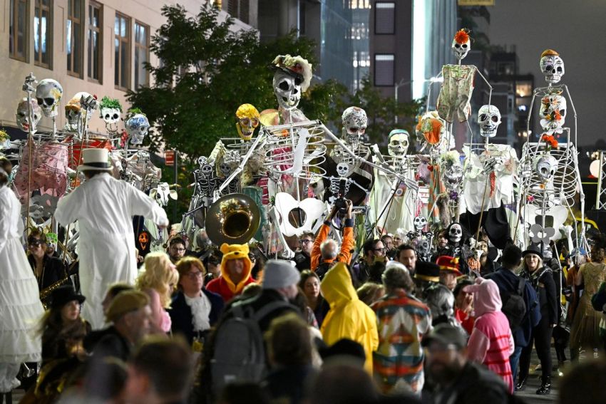  парад на Хэллоуин в Нью-Йорке