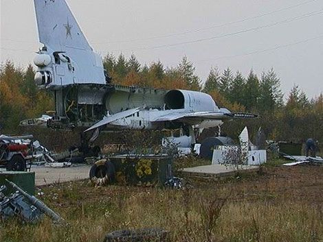 Свалка советских самолетов