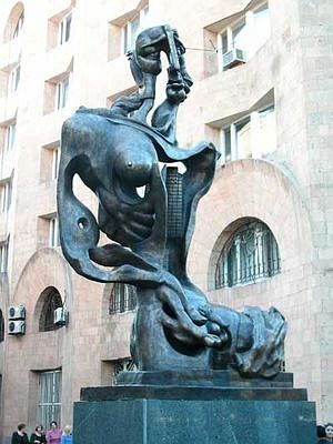 Странные статуи мира