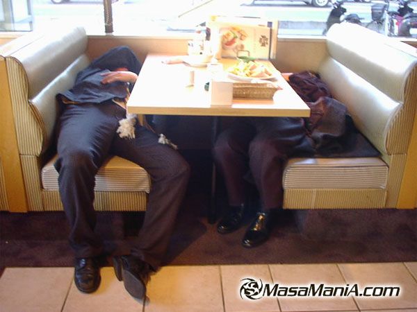Две пьяные спят. Человек под столом.